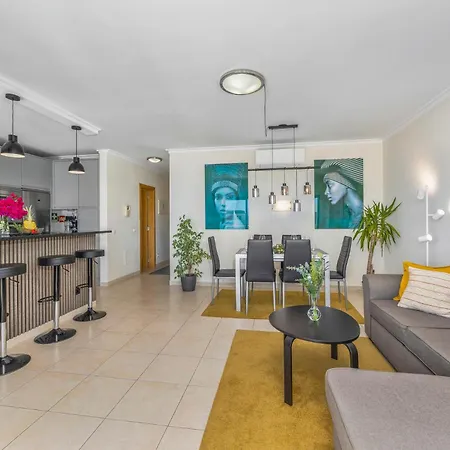 Lovely Centrally Located With Seaviews * Quarteira