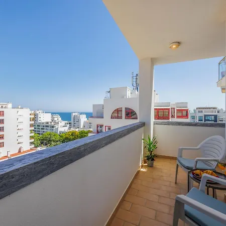 Lovely Centrally Located With Seaviews Apartment Quarteira