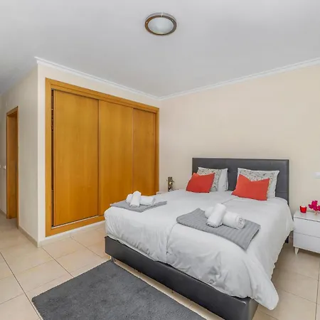 Lovely Centrally Located With Seaviews *