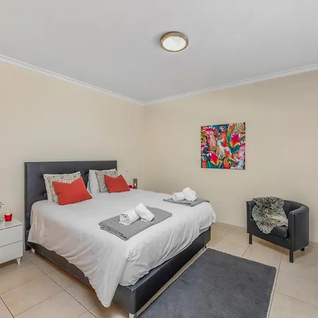 Lovely Centrally Located With Seaviews *