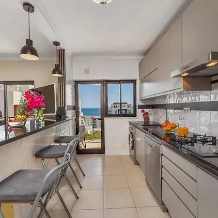 Lovely Centrally Located With Seaviews Apartment