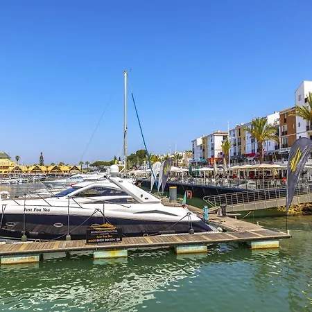 Apartamento Lovely Centrally Located With Seaviews