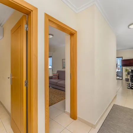 Lovely Centrally Located With Seaviews Apartamento *