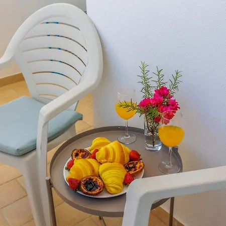 Lovely Centrally Located With Seaviews * Quarteira