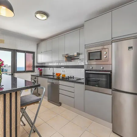 Apartamento Lovely Centrally Located With Seaviews *