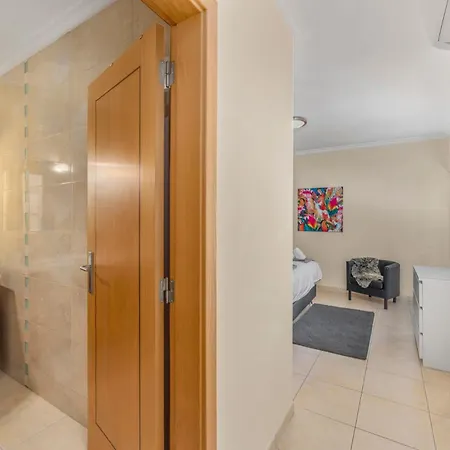 Apartamento Lovely Centrally Located With Seaviews Quarteira