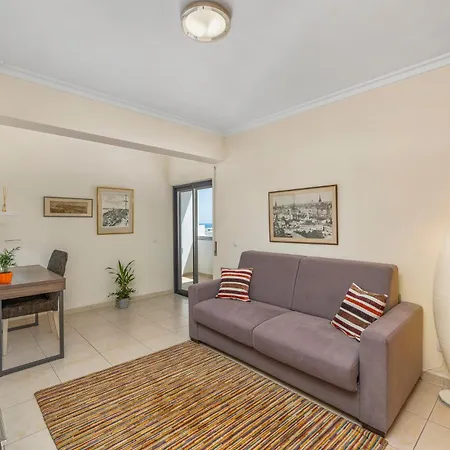 Apartamento Lovely Centrally Located With Seaviews