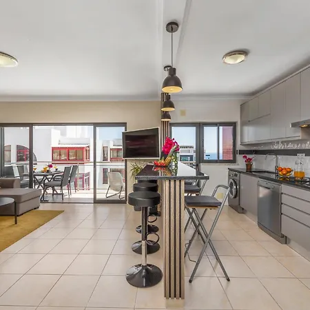 Apartamento Lovely Centrally Located With Seaviews